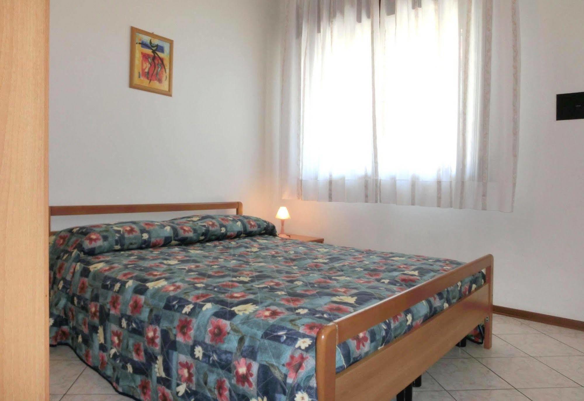 Apartamento Viviana Lignano Sabbiadoro Exterior foto